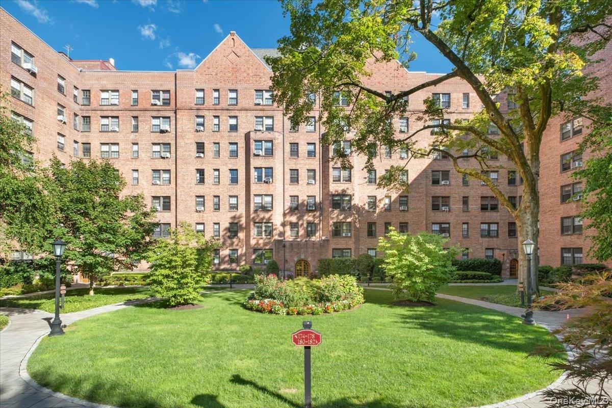 Welcoming Scarsdale Manor Co-ops
