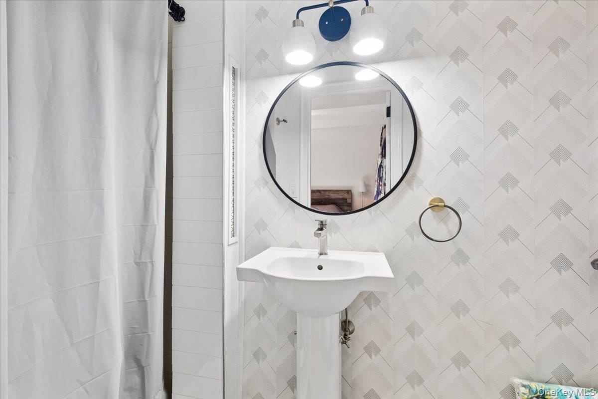 Newly Renovated En Suite Primary Bathroom w/ walk-in shower