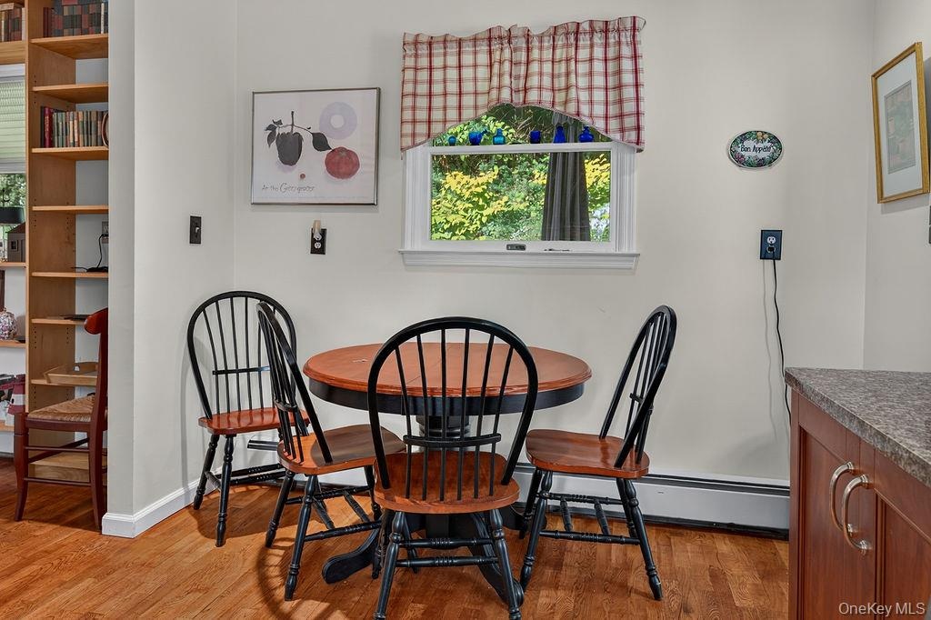 Eat in kitchen dining area