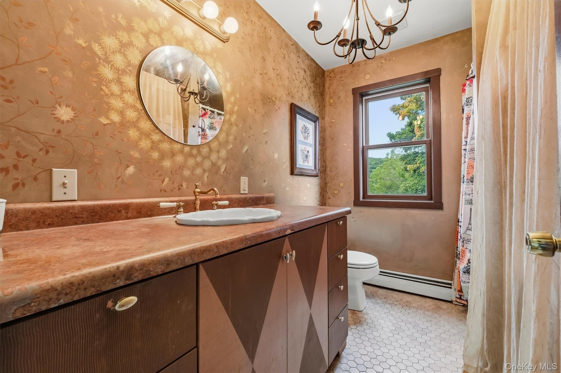 Large full bathroom on main level w/shower and laundry area.