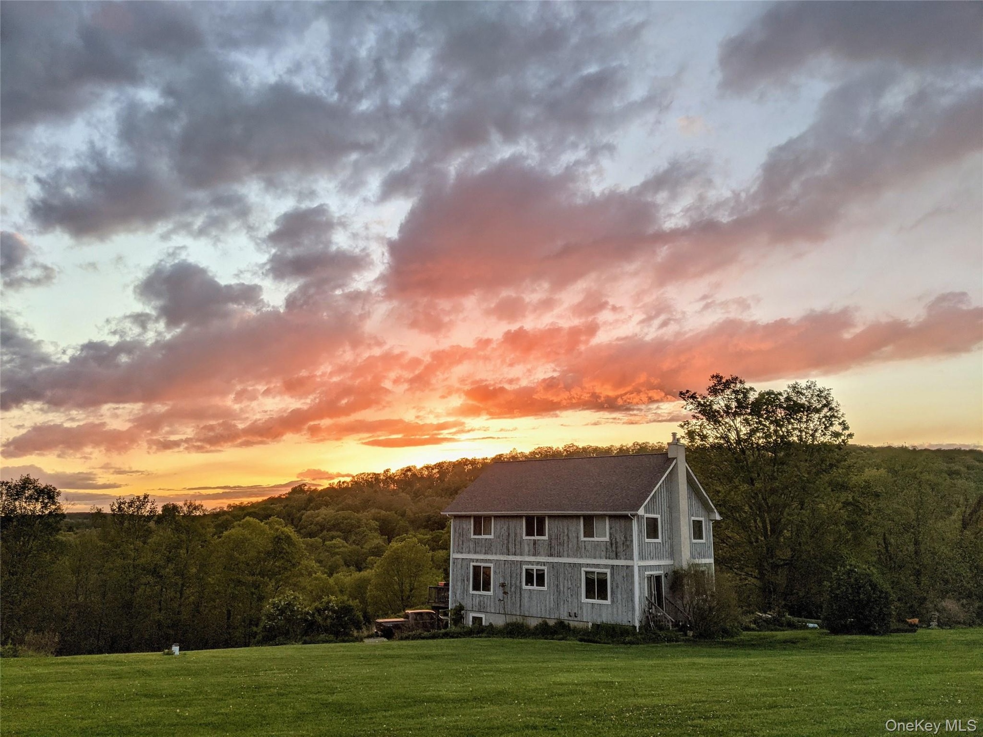 These are the type of skies and landscape this property enjoys. Breathtaking!