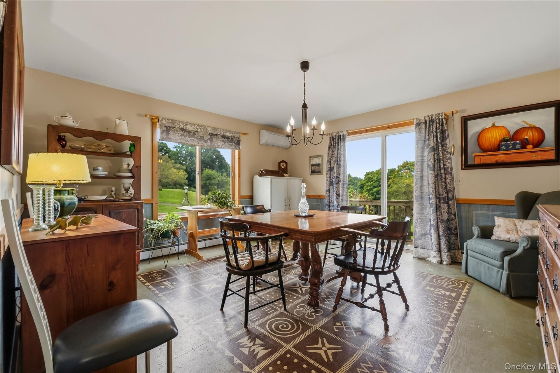Large dining room w/hand-painted floor design