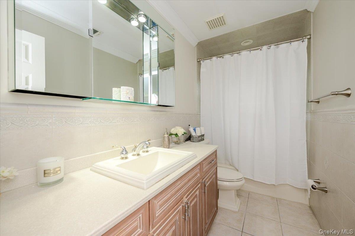 Hall Full Bathroom - 2nd Floor