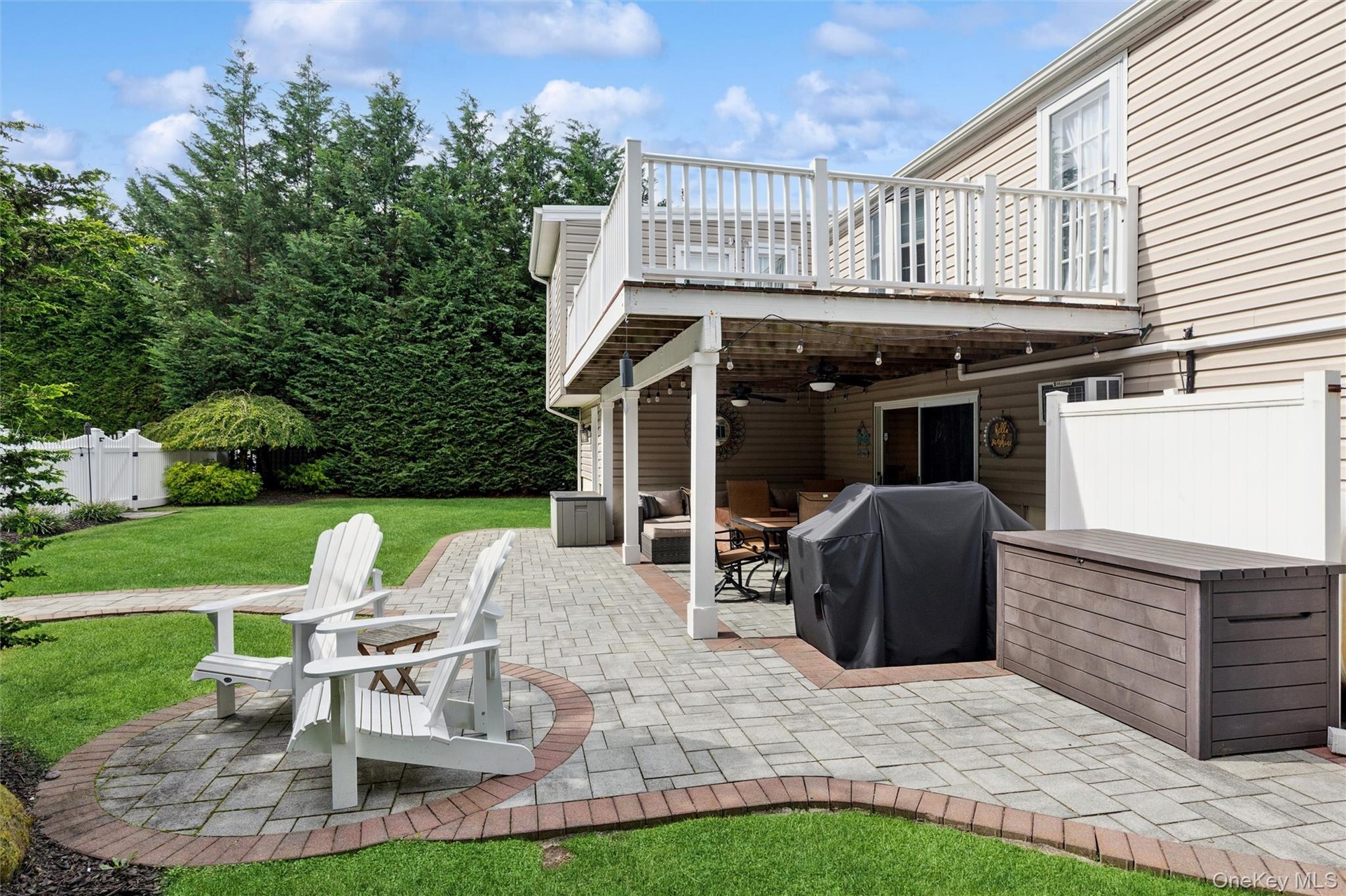 features the upper deck outside the bedrooms