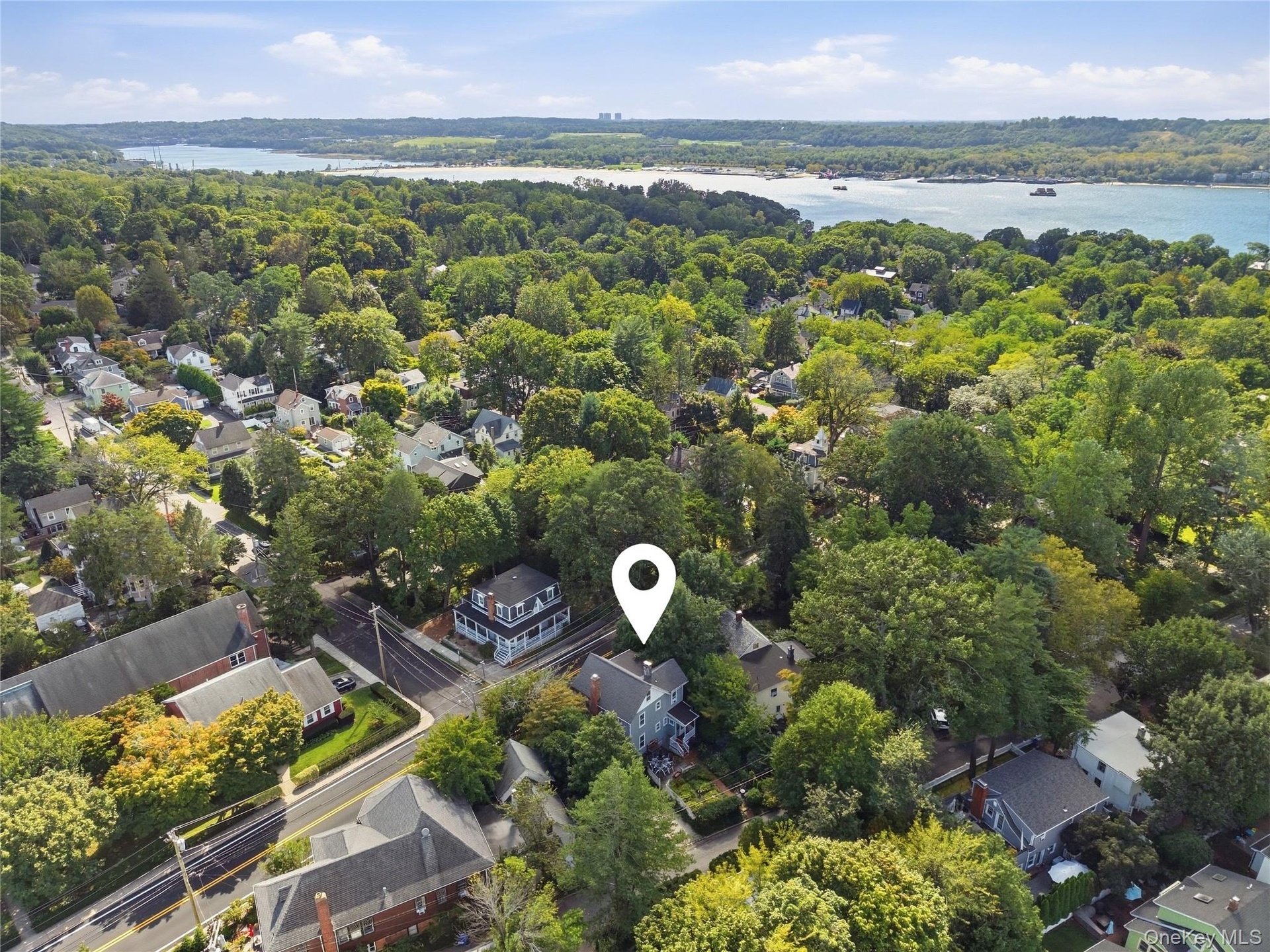 Nestled between Sea Cliff Beach and Tappan Beach