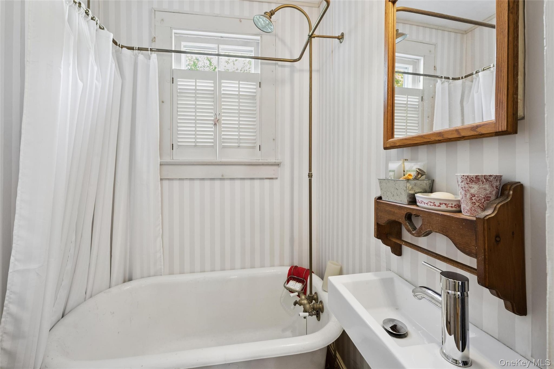 1st floor full bathroom with soaking tub