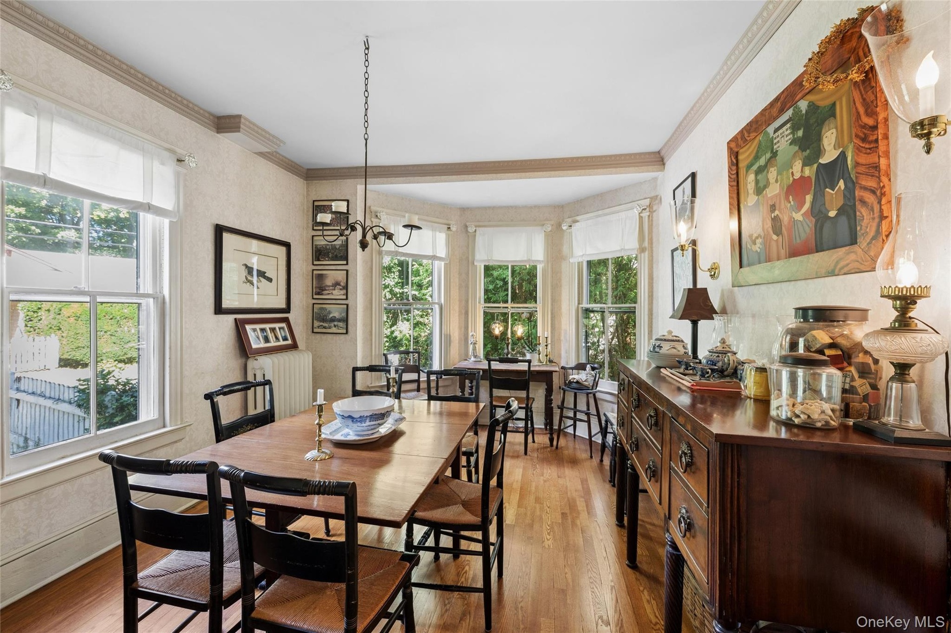 Dining room with bay window