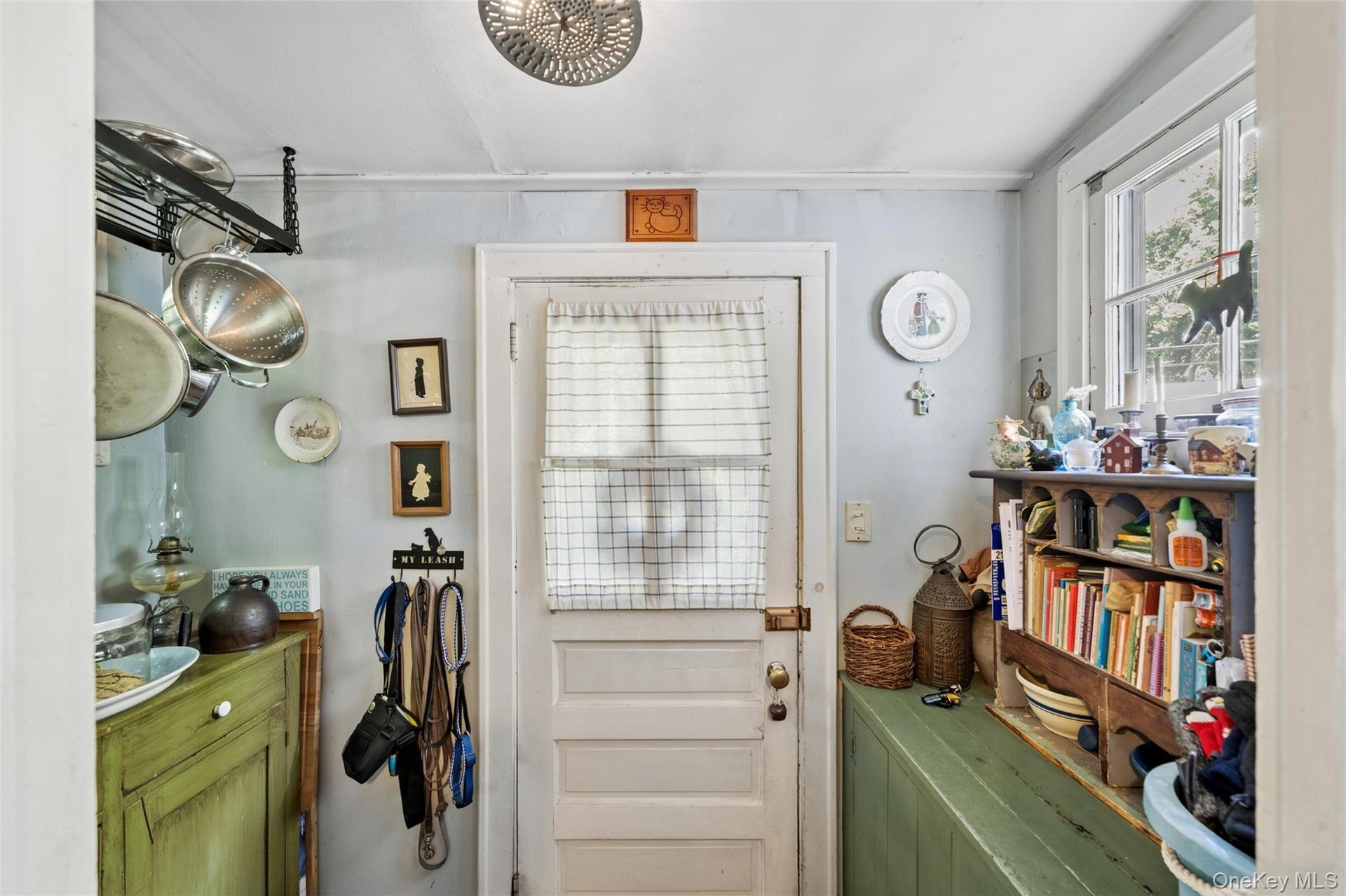 Spacious back entrance