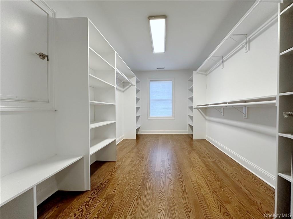 Huge MBR walk-in closet.