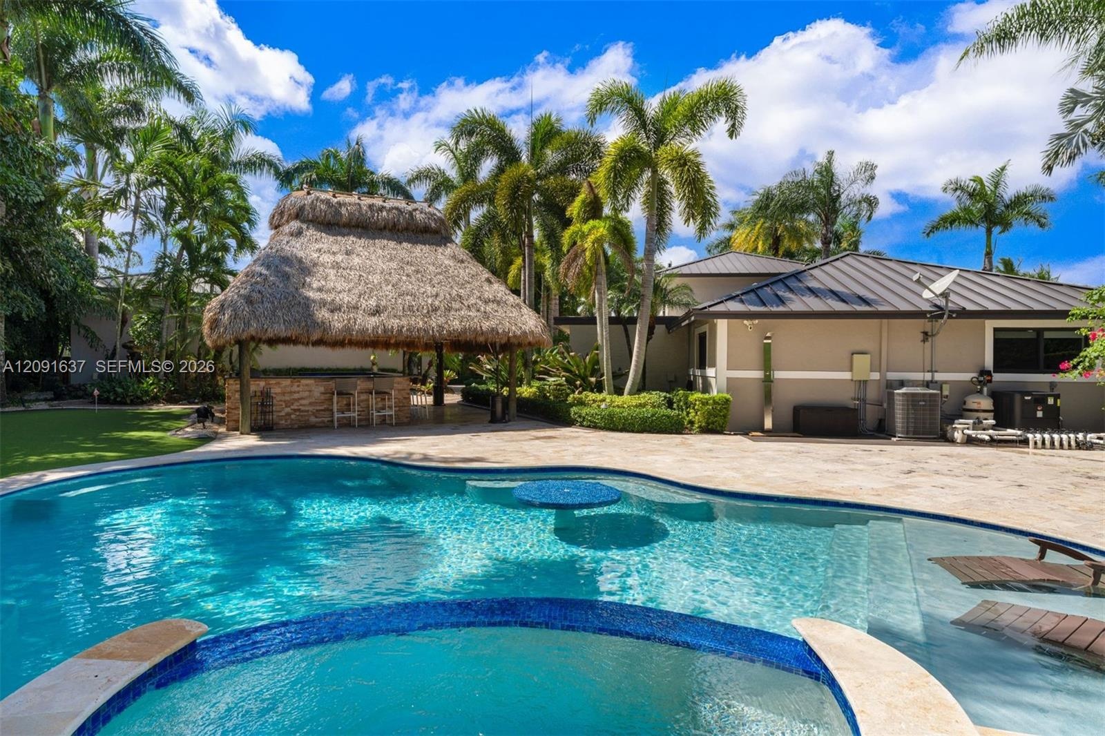 Entertainment pool with spa and additional seating