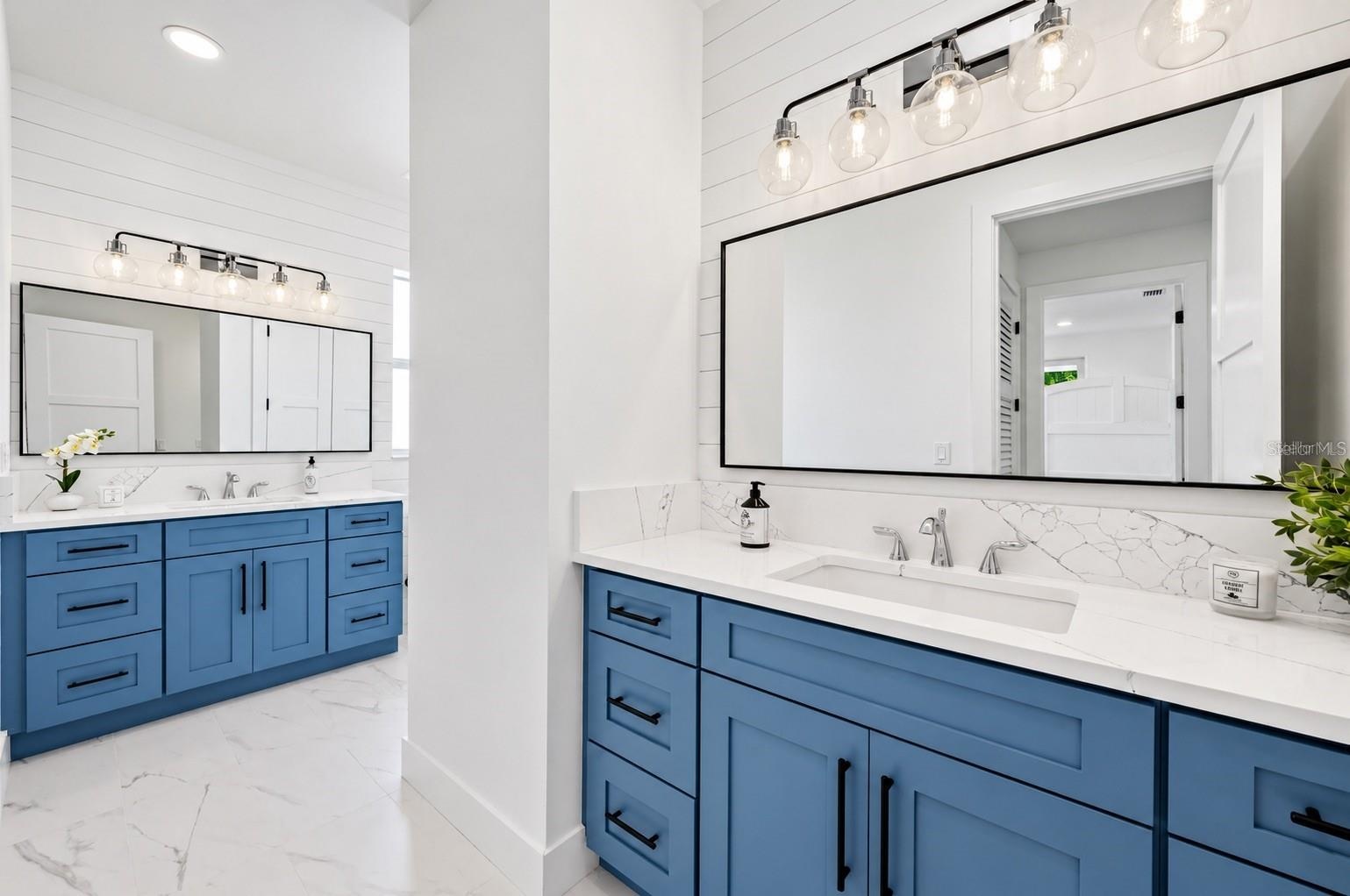 Guest full bathroom