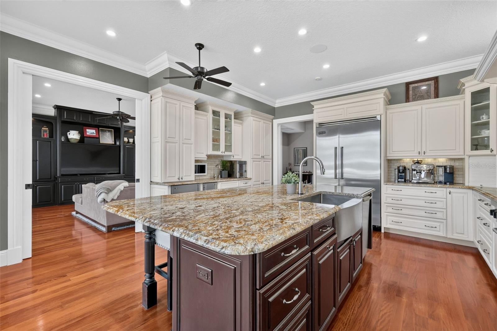 Kitchen with Island and wet bar
