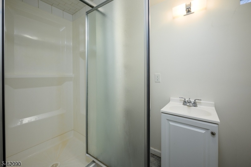 Lower Level Bath Angle 2