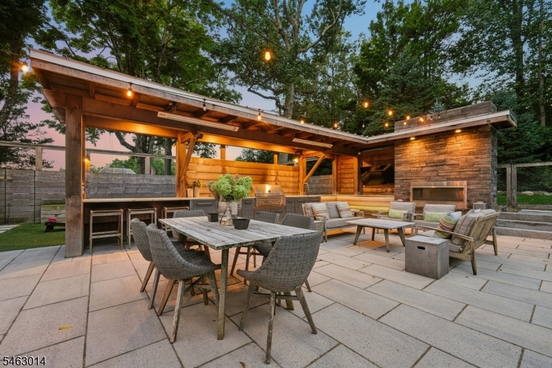 Outdoor Kitchen