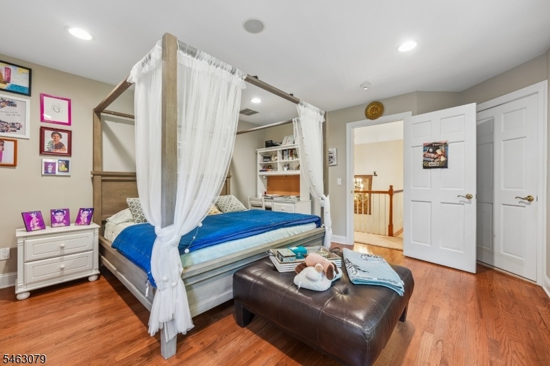 2nd Bedroom - Walk in