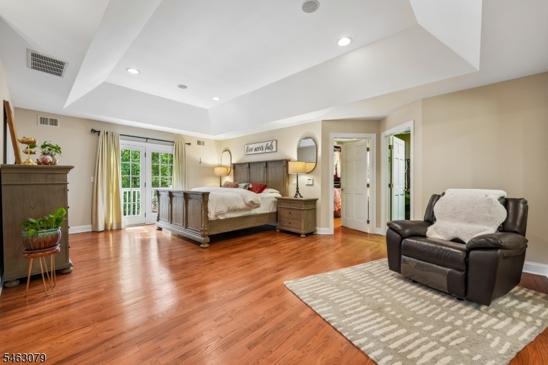Master - Balcony & 2 Walk ins