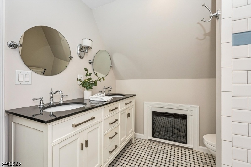 3rd floor Bathroom