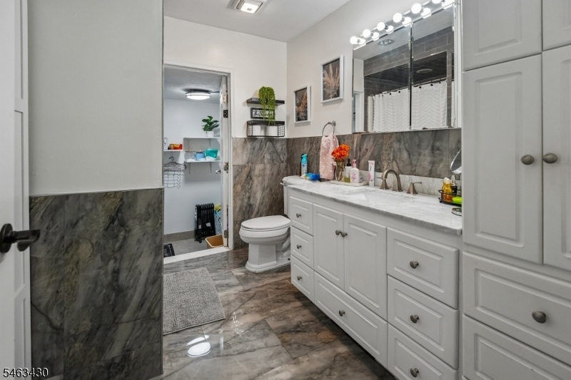 1st floor bath