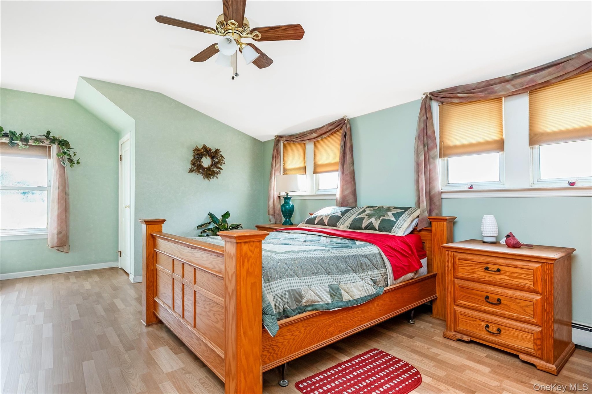 Upstairs large bedroom with full bathroom