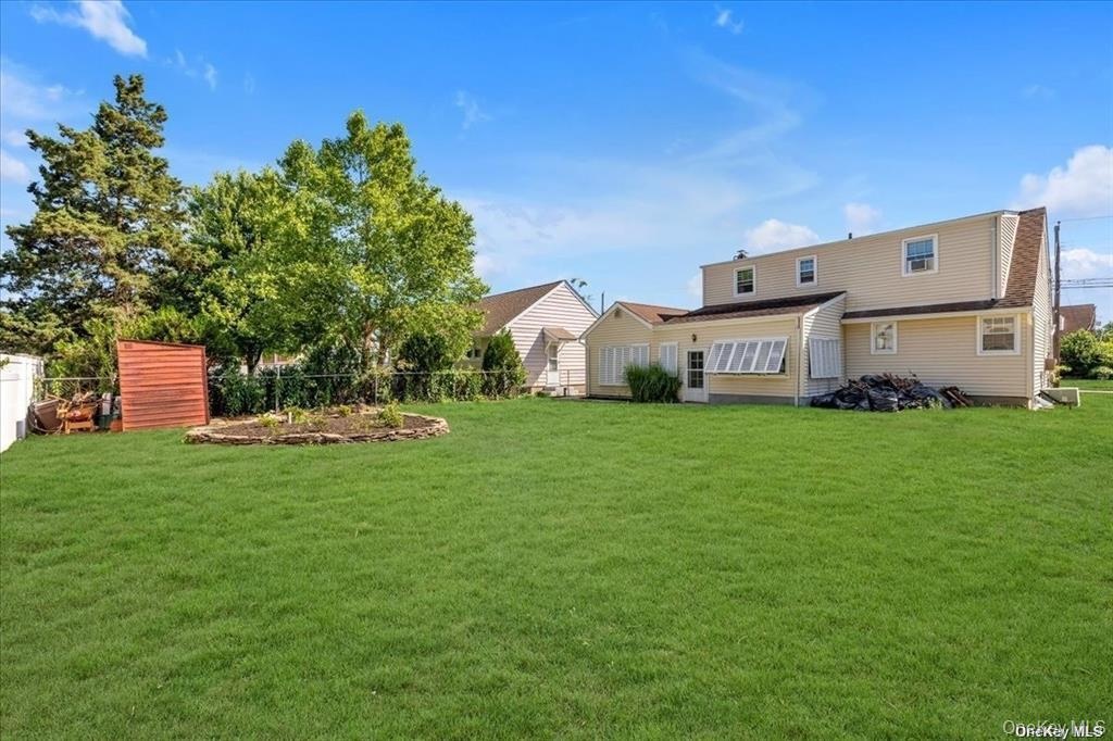 HUGE BACK YARD