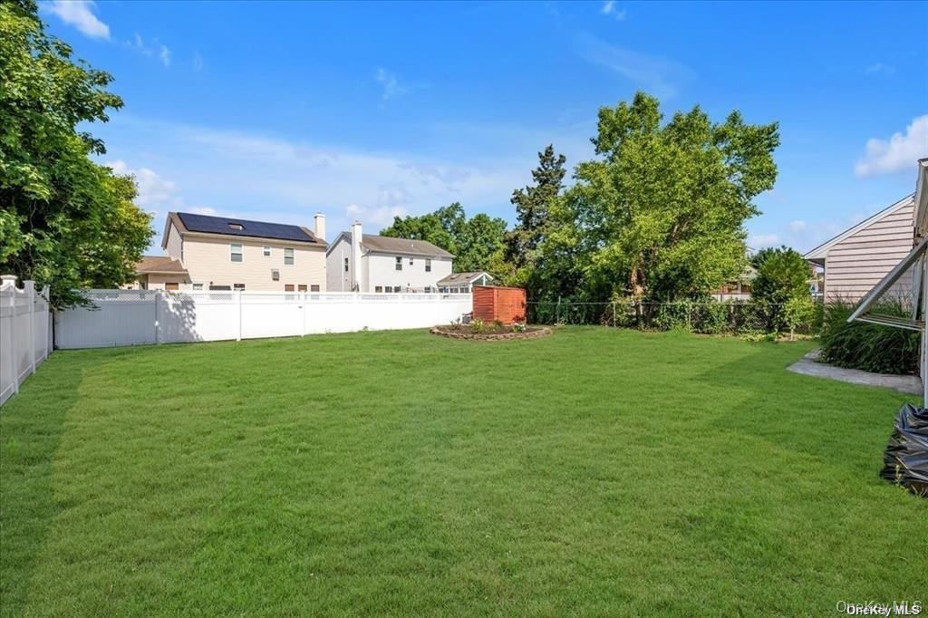 HUGE BACK YARD