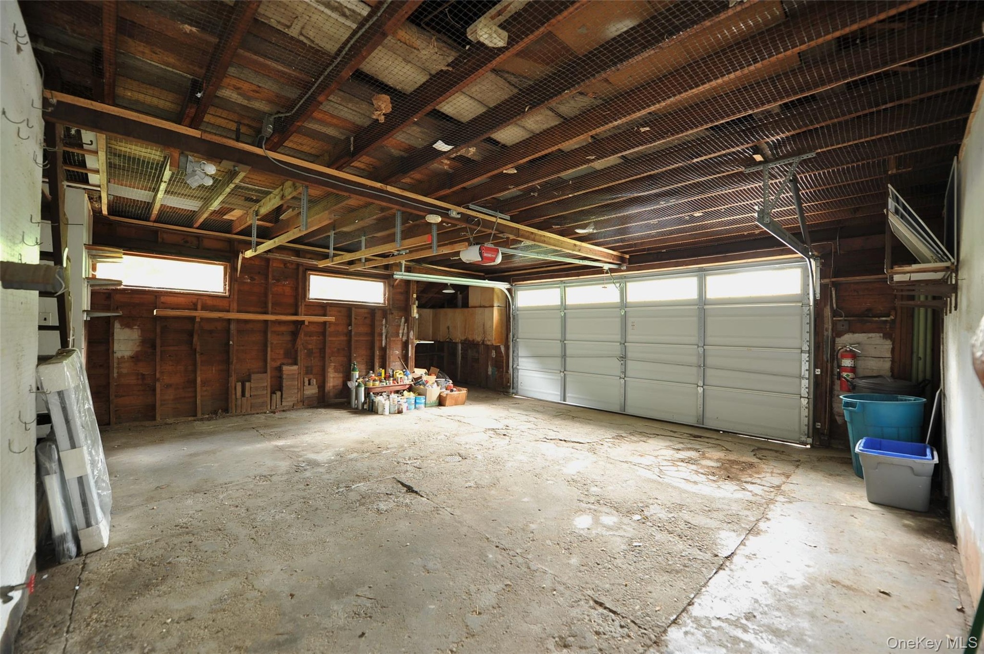 2C Garage w/stairs to loft storage