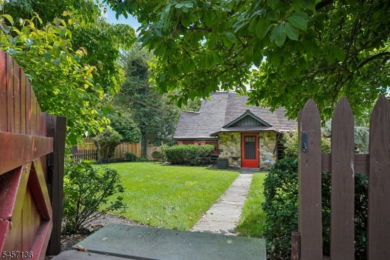 Stunning Home, Ideal Location