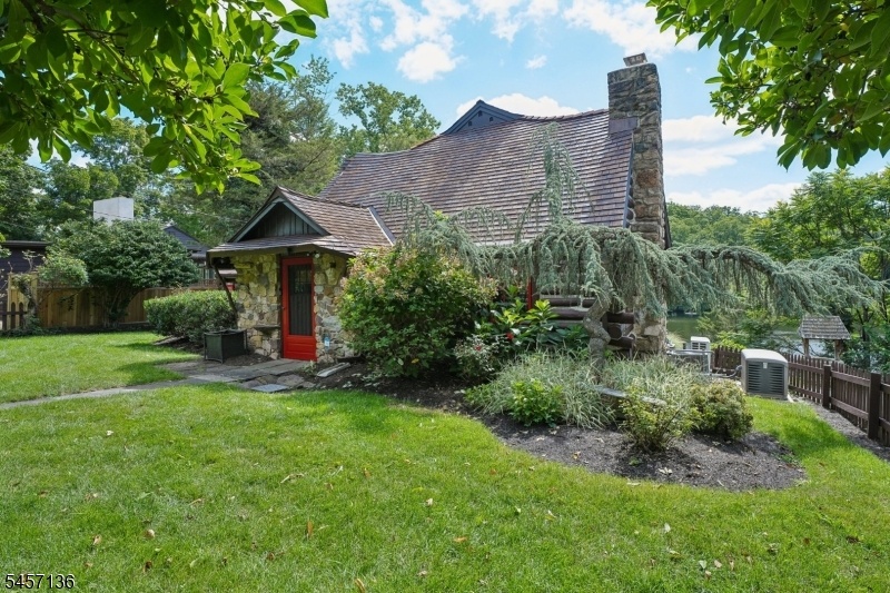 Stunning Home, Ideal Location
