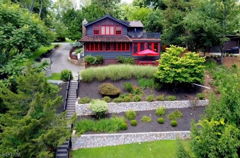 Stunning Home, Ideal Location