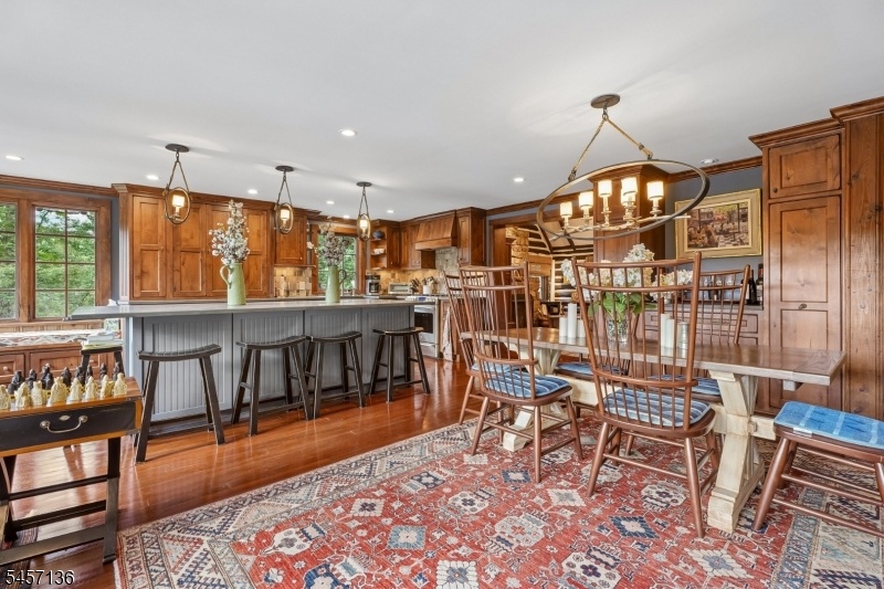 Gourmet Eat-in Kitchen