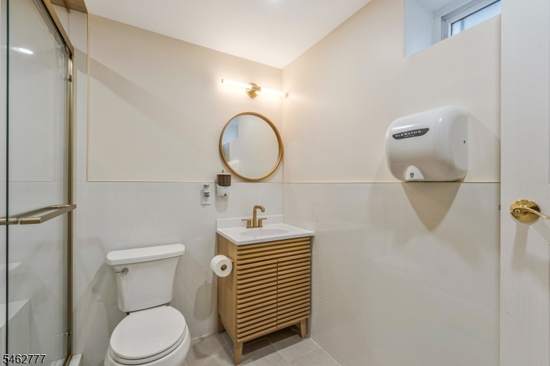 BASEMENT FULL BATH