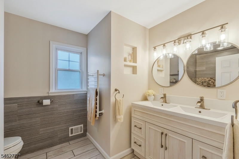 FULL BATH, 2ND FLOOR