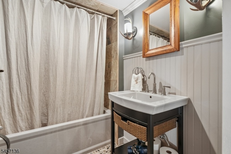 1st Level Full Bath