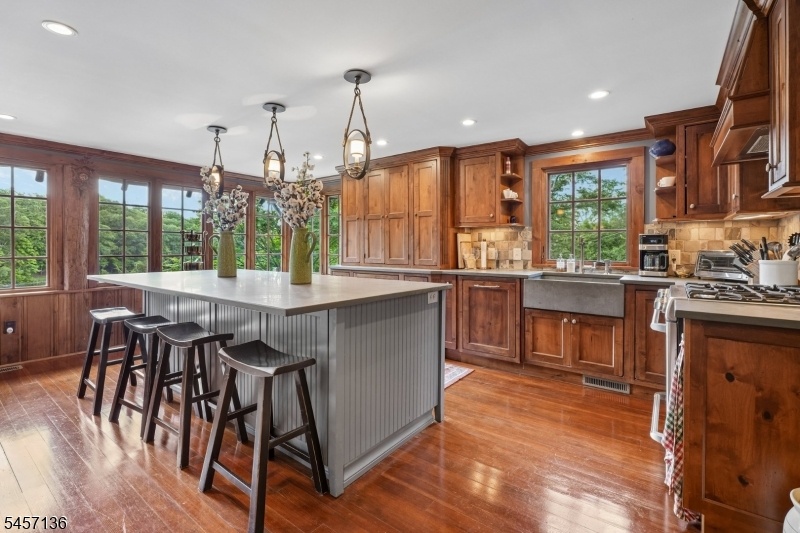 Gourmet Eat-in Kitchen