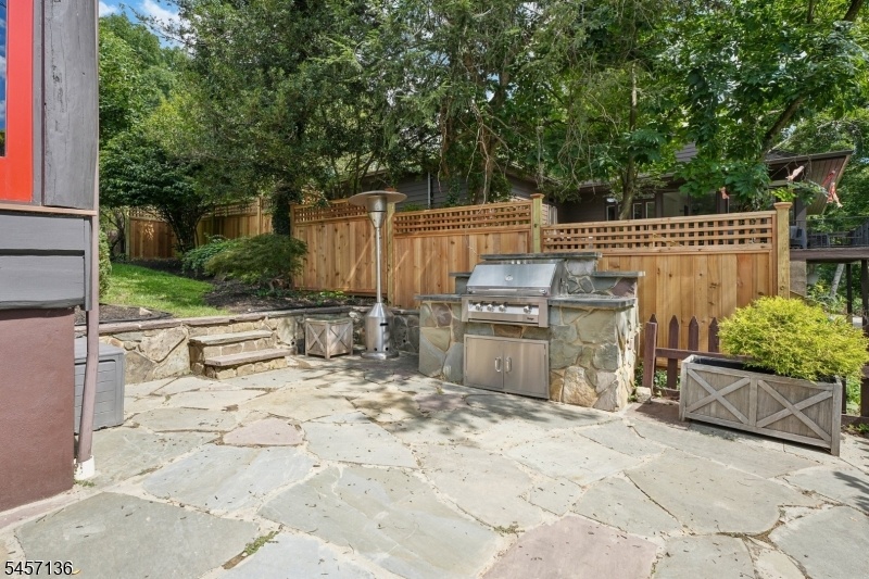 Bluestone Patio, Builtin Grill