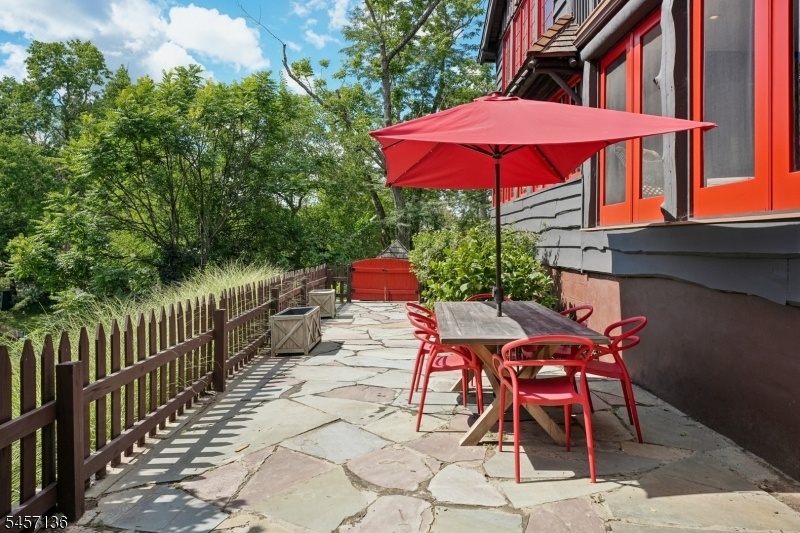 Bluestone Patio, Builtin Grill