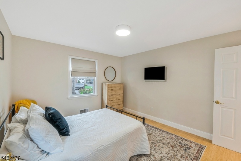 BEDROOM ALTERNATE VIEW