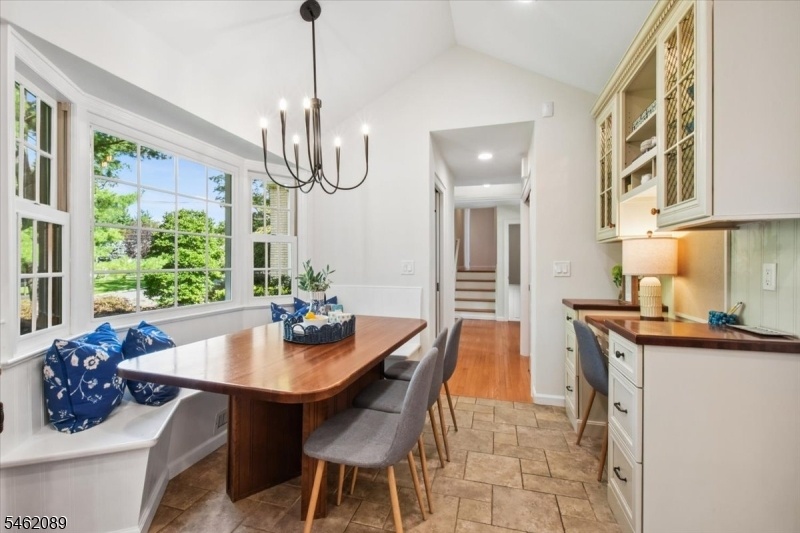 Eat-in kitchen area