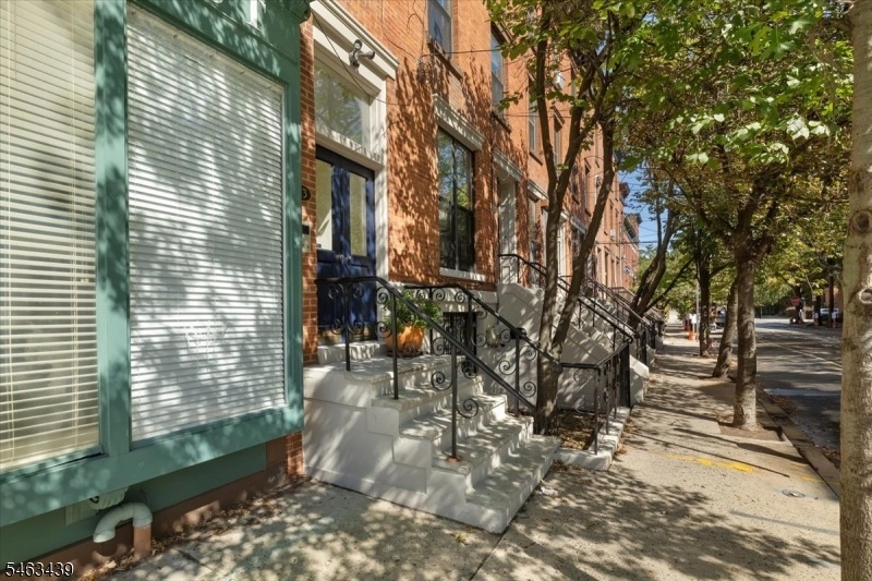 Welcome to 273 Monmouth St JC