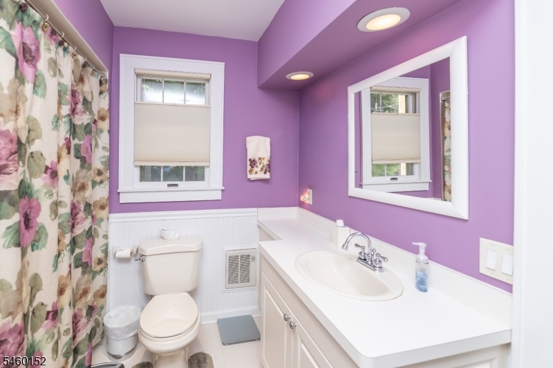2nd floor bathroom