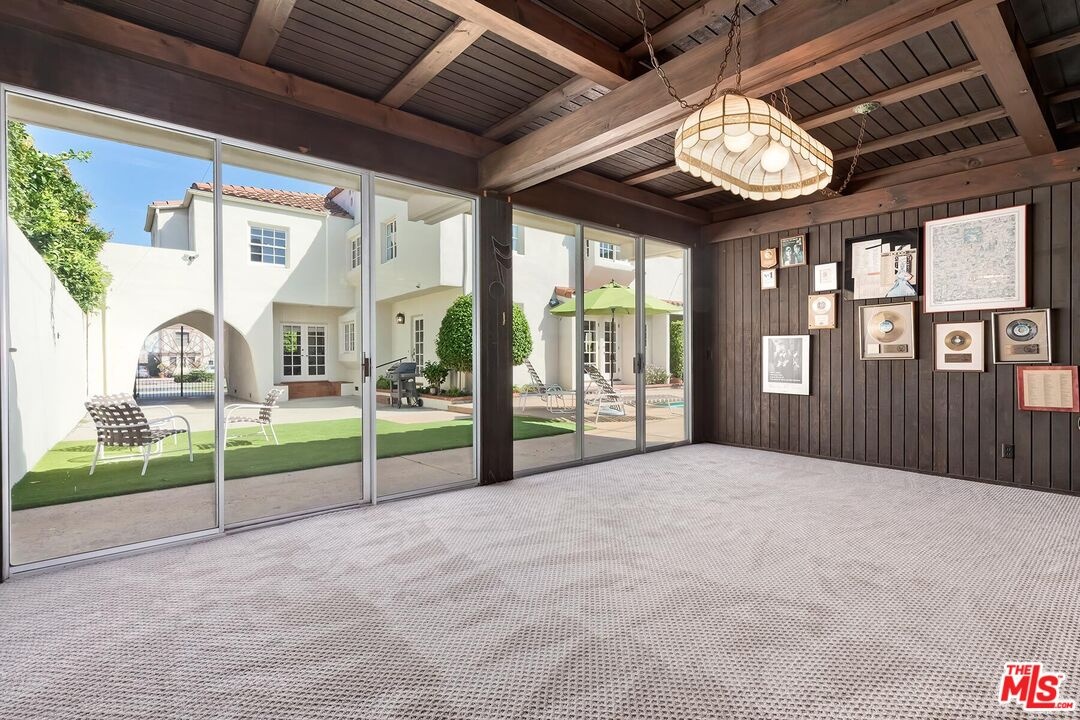 Outdoor Rec Rm/Flex Space