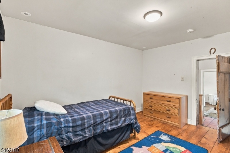 34rd Bedroom