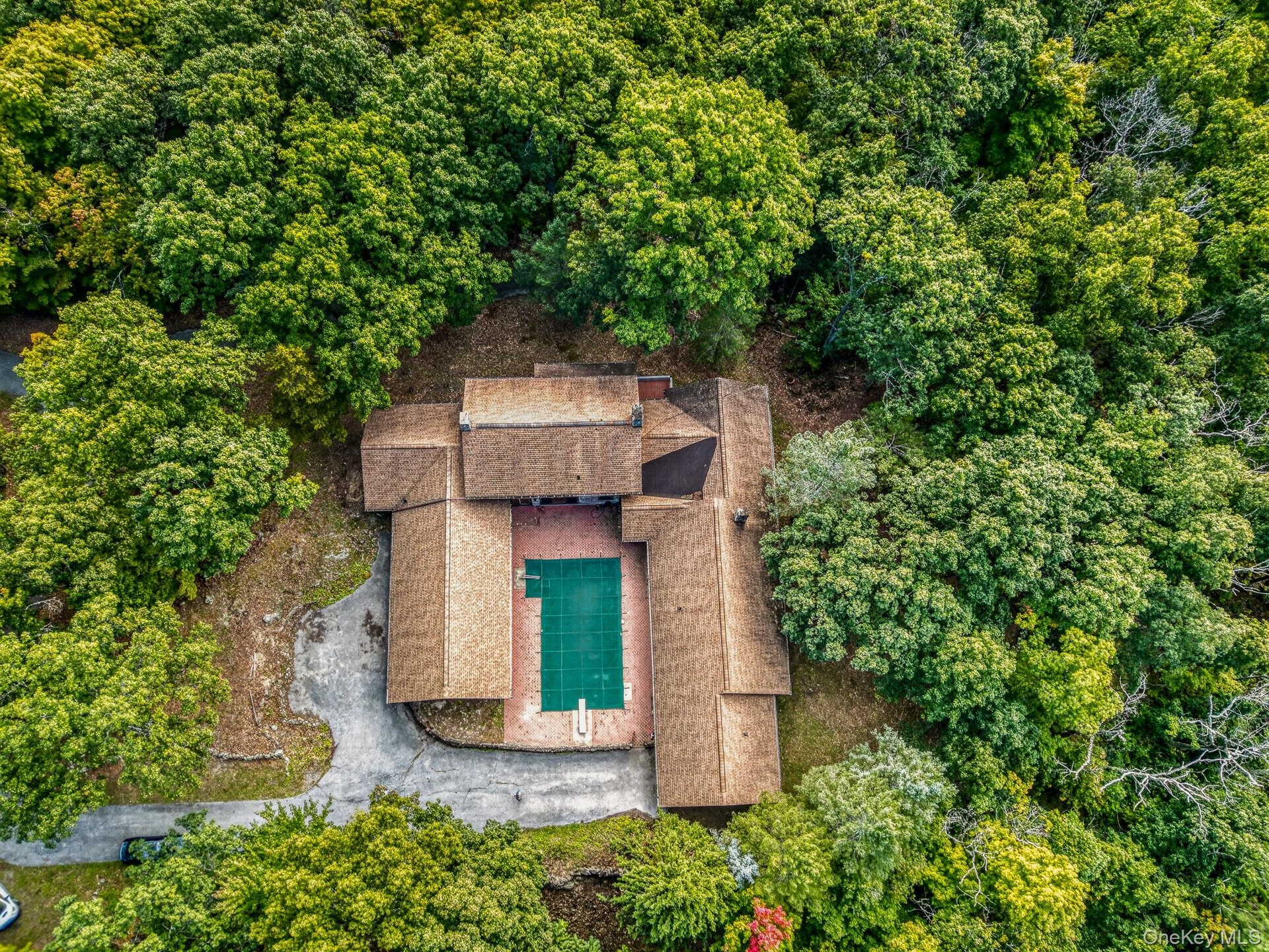 Left side is a three car attached garage.  The middle is the main residence.  On the right is the secondary residence with one car attached garage.