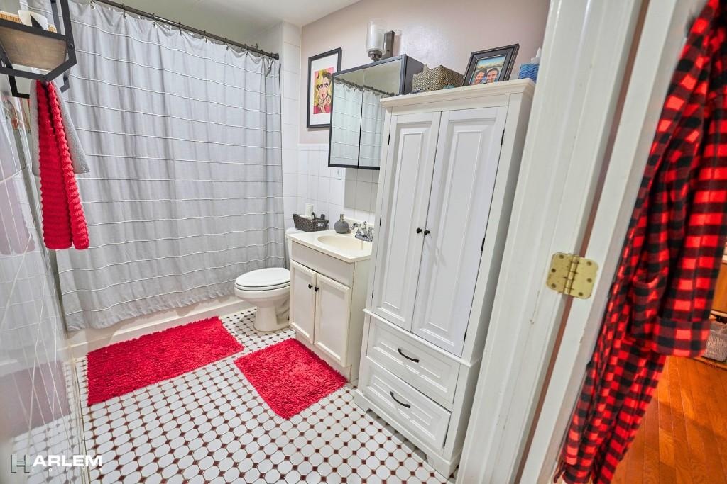 Garden Apartment Bathroom