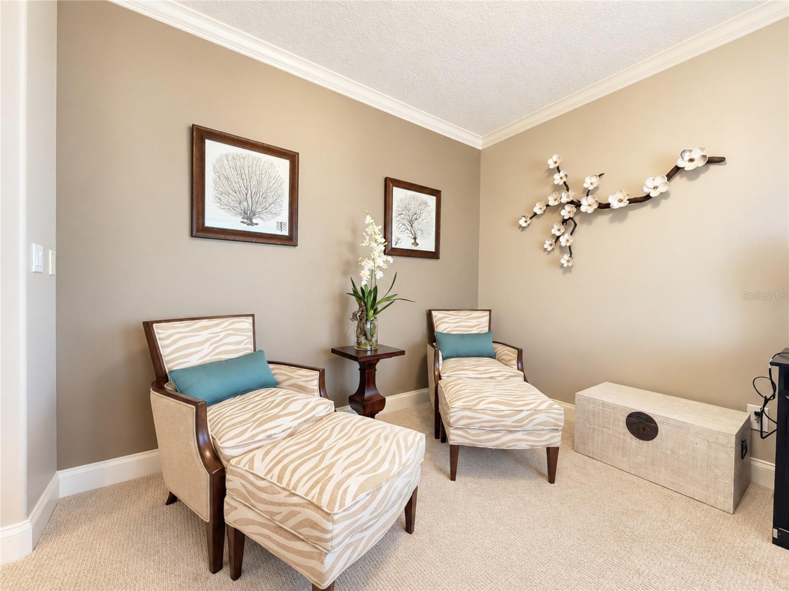 Private Office Lounge