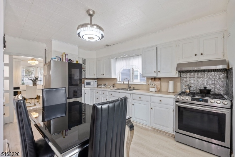 Eat in Kitchen