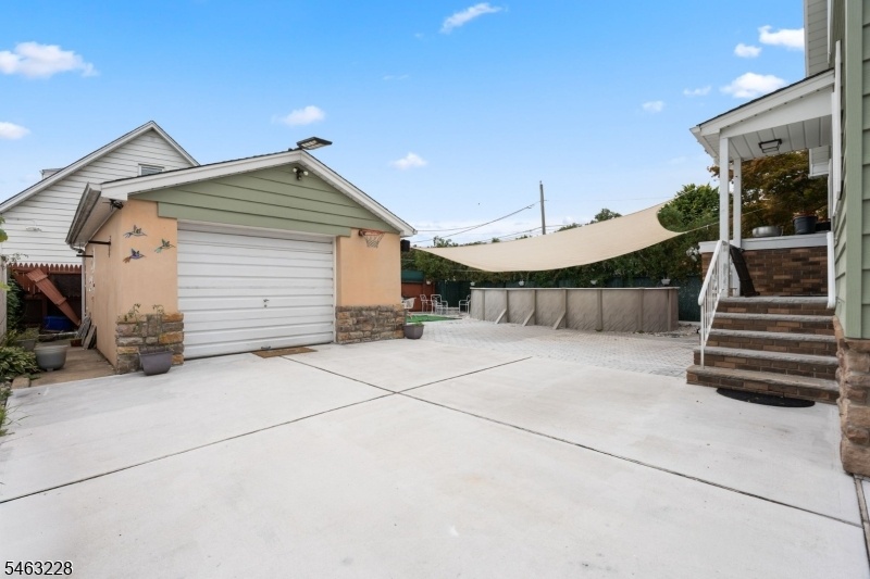 Detached Garage & Backyard