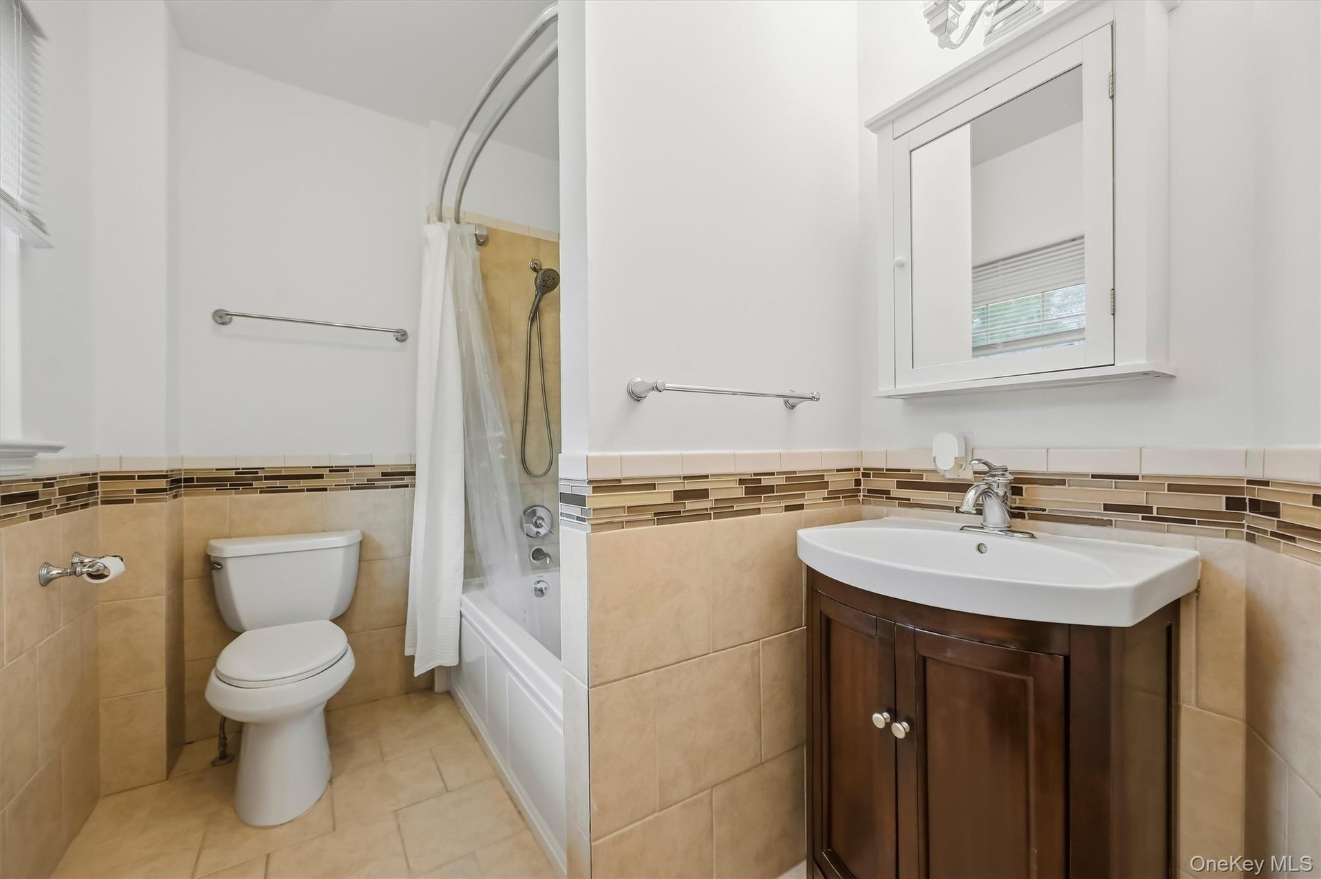 Unit B - Bathroom