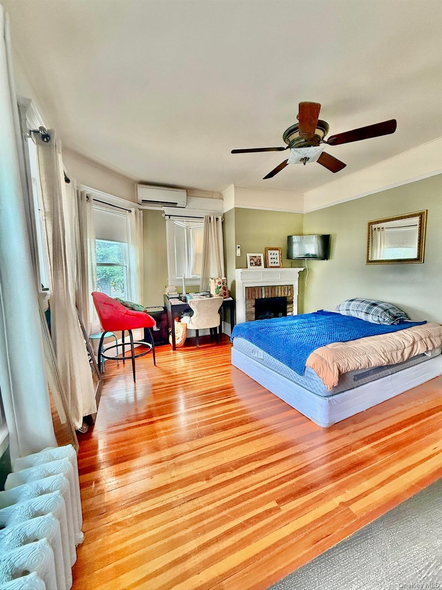 Main House Upstairs Bedroom Hardwood flooring, painted walls with decorative border, white trim