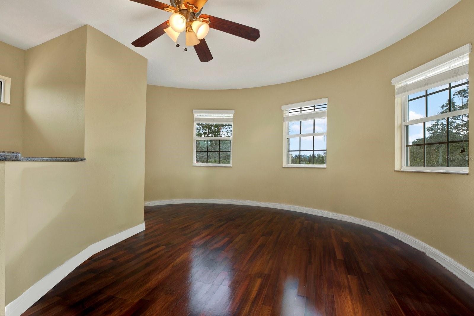 5th Bd 3rd Floor with Balcony